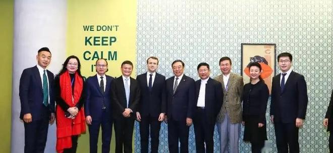 父亲曾是上海首富母亲是知名主持她却定居美国靠卖衣服为生(图15)